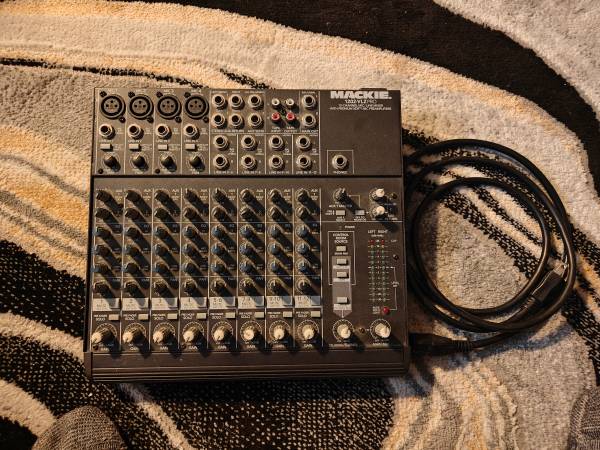 Mackie 1202-VLZ Pro Mixer 1
