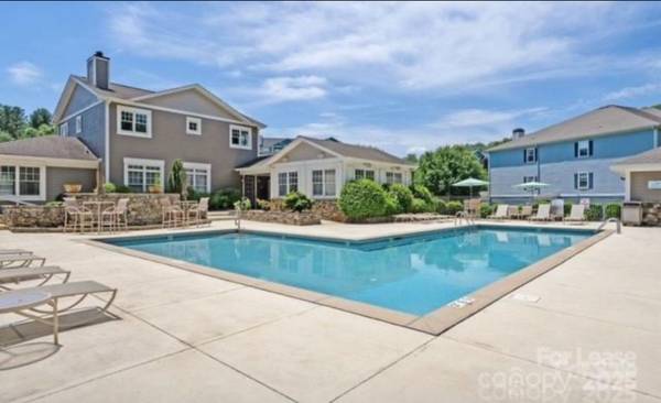 $1495.00 / 2br - 1062ft2 - Asheville Gem with Water Views, Walking Trails, Pool & Fitness Rm, 1564029373314305123