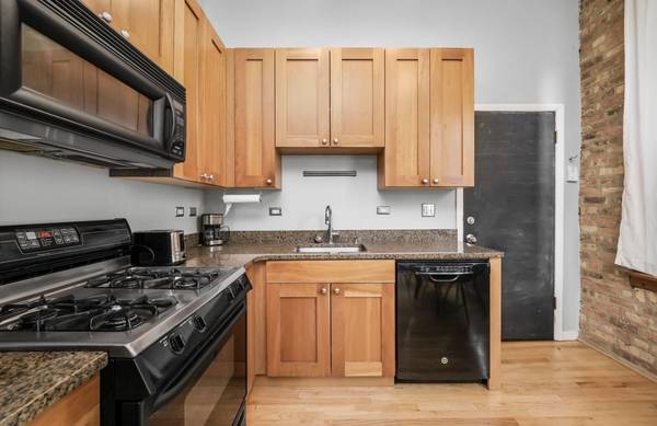 $800 / 1br - 700ft2 - This amazing 1Bed/1Bath condo has loft style-living64041475809411123