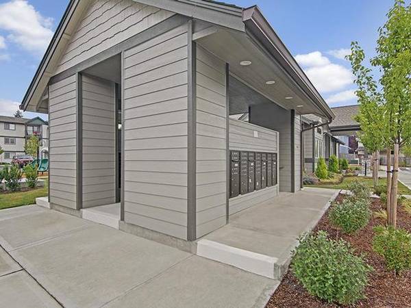 $1,704 / 1br - 707ft2 - Washer/Dryer, Stainless Steel Appliances, Wood Inspired Flooring (BREMERTON)63688462638465123