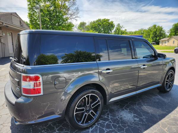 2016 Ford Flex AWD !! - $11,950 (102 e. Nichols Spring Hill ks)63621950008963123