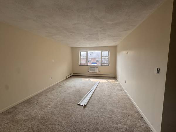 $2,250 / 1br - Newton 1 Bed/1 Bath Apartment | Near Lexington St63810113537795121