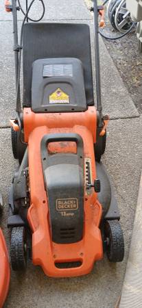 Black and Decker electric lawn mower 1