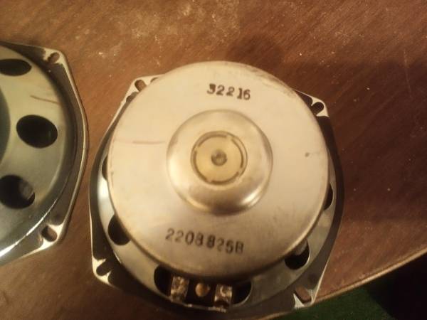 Altavoces de woofer Advent de 5 pulgadas - $40 (Ariton)466280146671380484