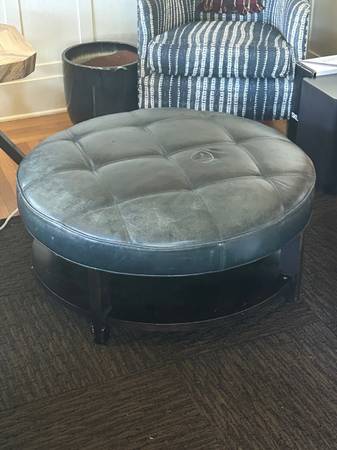Round coffee table 1