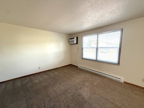 $745 / 2br - 575ft2 - 🏡 ¡SIN DEPÓSITO! - 2HAB/1BA – $745/mes – Admite mascotas (solo gatos)💥 (Menomonie, WI)63845959253891121