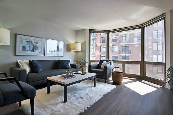 $2,304 / 1br - Gold Coast 1 Bedroom With Bay Windows, Pool, Gym, Prime Location (Gold Coast)63781441650049120