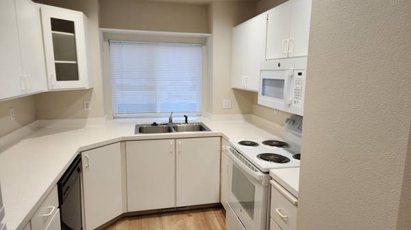$1,375 / 2br - 1040ft2 - Huge 2br. Apt. $1375 Available now. W + D + much more (Boise Bench)63794970565379120