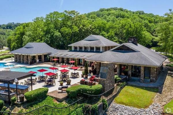 $1,389 / 2br - 964ft2 - Washer & Dryer, Bark Park, 3 Sparkling Outdoor Pools and 1 Indoor Pool63924810920067122