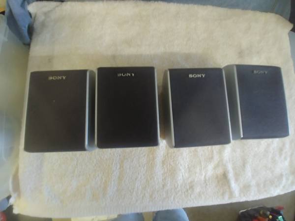 4 Sony Surround sound speakers SS-TS31 1