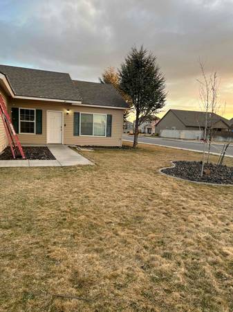 $1950.00 / 3br - 1250ft2 - Single family home close to schools.63814392635521120