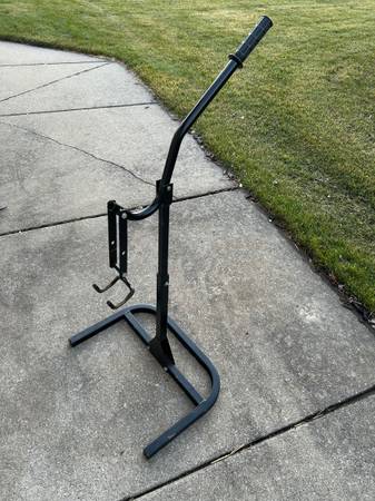 Snowmobile rear lift/stand 1