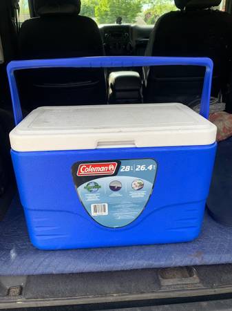 Coleman camping/beach igloo Cooler 1
