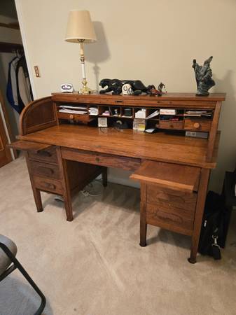 Antique roll top desk 1