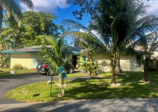 , Davie, FL 33314  3 Beds, 2 Baths. Kitchen & Family Rm separated from 1