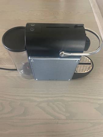 Nespresso Type D60 coffee maker.. 1