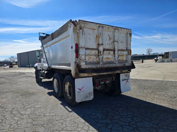 2001 Mack RD688S - Photo 11