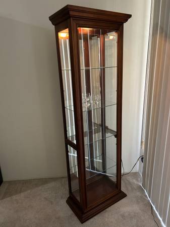 Lighted vintage display cabinet H 36" x W 24" x  L 13" 1