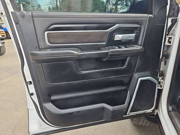 2020 RAM Laramie Crew Cab - Photo 11