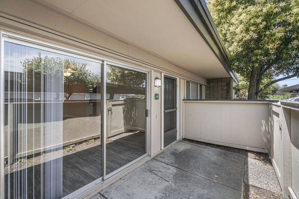 $2,560 / 1br - 784ft2 - Cómodo edificio de una planta de 1 dormitorio (fremont / union city / newark)63671973001985121