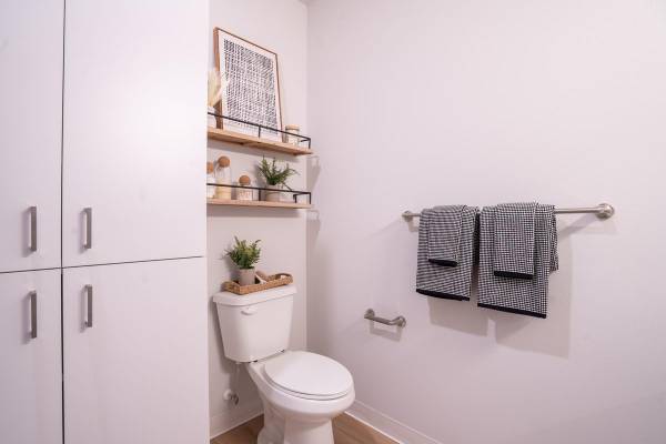 $2,455 / 3br - 1190ft2 - ¡Combinación de tina y ducha de tamaño completo! SEIS SEMANAS DE ALQUILER GRATIS (¡Departamento de un dormitorio)!63839291057539120