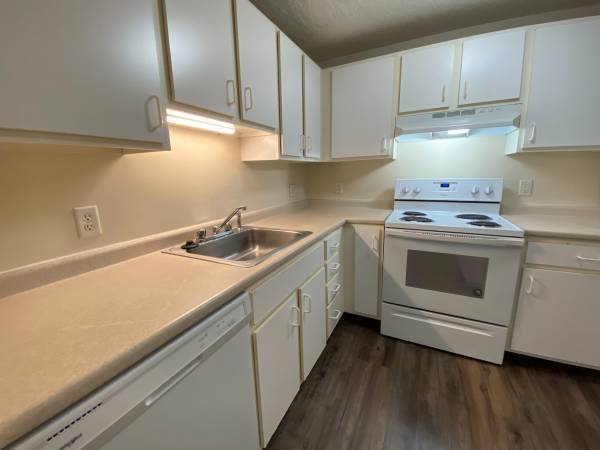 $1,886 / 2br - 950ft2 - ¡Empieza de Nuevo en un Apartamento Red Oak! (Milford)63656262555137124