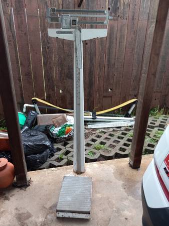 Health-O-Meter 402KL Physician's Beam Scale 1