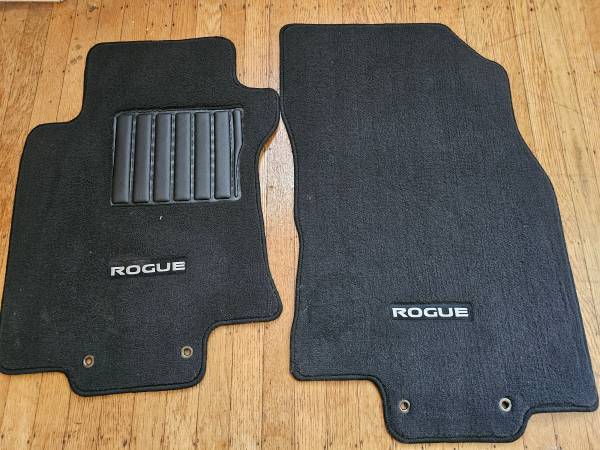 2000 Nissan Rouge SV Floor Mats 1