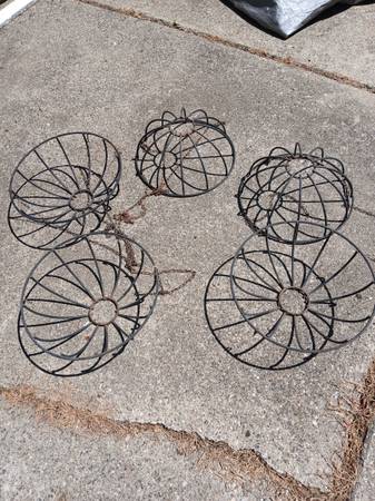 Heavy metal hanging baskets 1