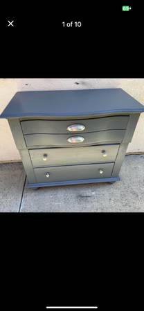 QUALITY AMERICAN SOILD WOOD DRESSER CAN DELIVER LOCAL IF NEEDED 1