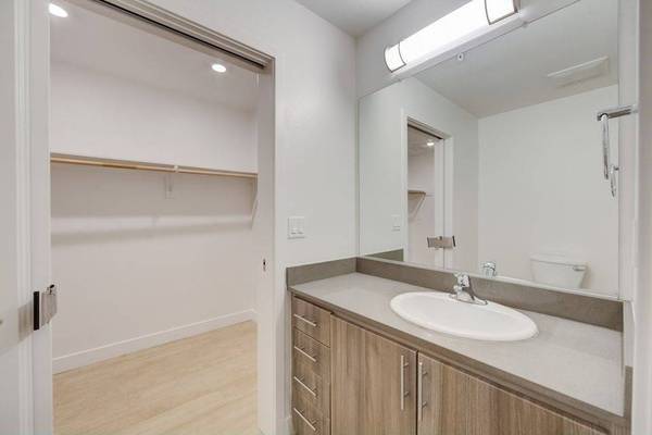 $1,590 / 2br - Cozy Studio Apartment – Efficient and Inviting (Manchester)63656212305027123