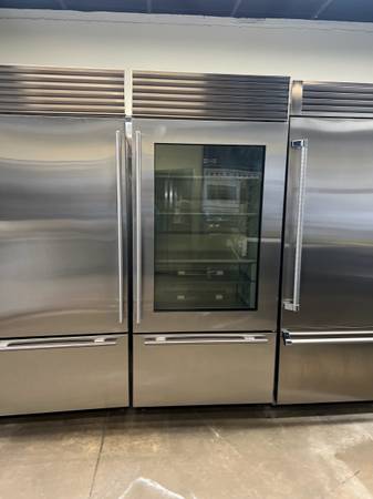 SUB ZERO 36”WIDE BUILT IN STAINLESS STEEL GLASS VIEW BOTTOM FREEZER 1