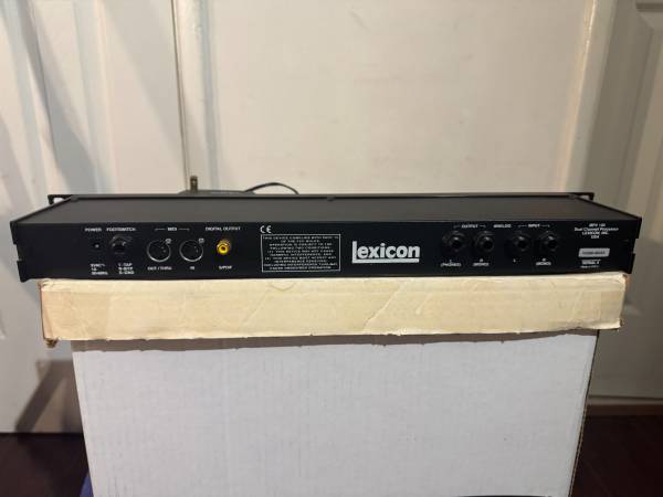 Lexicon MPX 100 Multi Effects Processor - musical