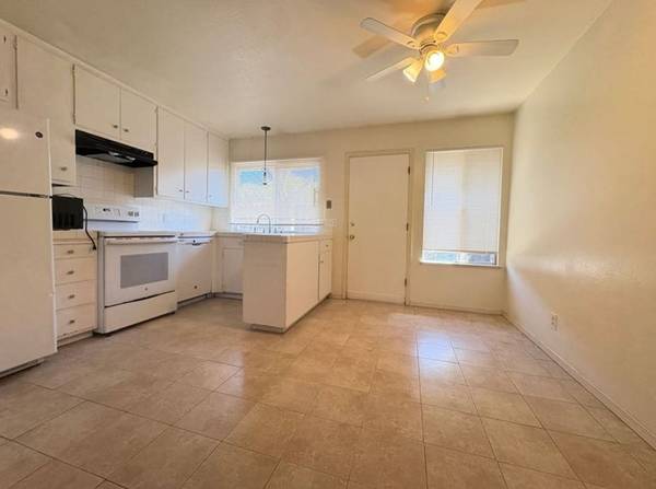 $600 / 1br - Nice, Clean secure, Large 1 bedroom  downstairs unit water (Highland Park, MI)64018941389441123