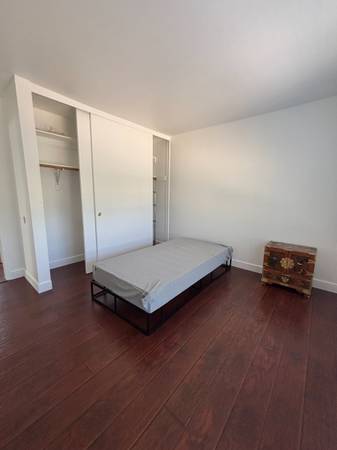 Room  available 1