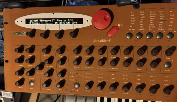 Microwave XT Rack Synthesizer 1