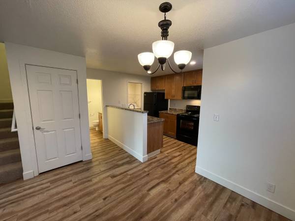 $2,295 / 2br - 1027ft2 - Price Drop On Your Dream Home In Lake Oswego (Lake Oswego, OR)63820763265665121