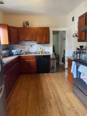$1,050 / 3br - Room available in Long Fellow, walk to BART (oakland north / temescal)63888991230083121