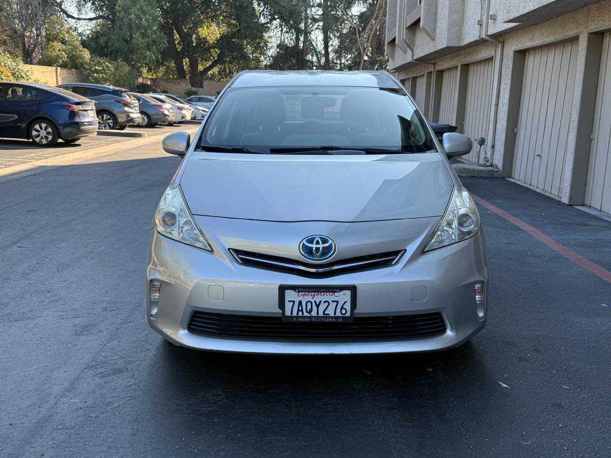 2013 TOYOTA PRIUS V ( 1-Owner Vehicle?) 124k MILES