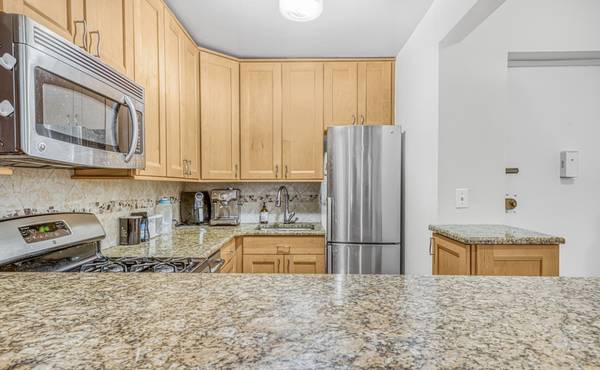 $2,080 / 1br - 600ft2 - Subarriendo ahora disponible! Un dormitorio en el corazón de Hills Kitchen (Uptown)63862608534401122