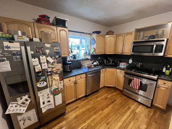 $4,800 / 4br - 9999ft2 - NO FEE! 1/1/25! DAVIS SQUARE 4 BED! 3 BATH! PARKING! LAUNDRY! PETS!! (Somerville)63655287863425122