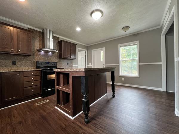 $1,379 / 3br - Fall Into Savings: 3BR/2BA Homes with Huge Move-In Specials! (Autumn Forest)64027441148673124
