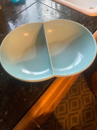 Vintage Branchell Melmac Divided Serving Bowl. Great shape 1