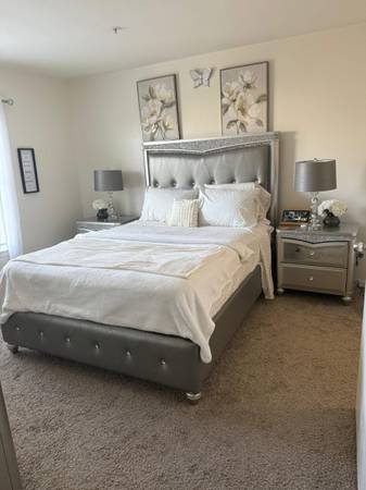 Queen Bed Set Tufted Headboard, bedroom dresser/chest of drawers, large mirror 1