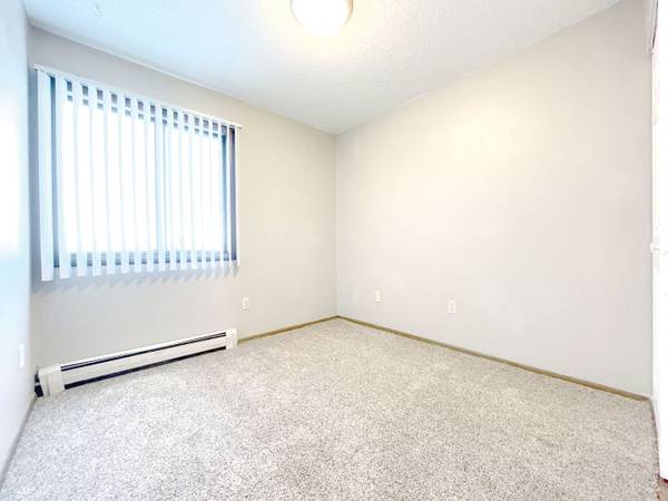 $765 / 2br - 650ft2 - 2bd 1ba, Pet-Friendly with Pet Deposit, Great Location (505 Park Street, Minot, ND)64048420842243121
