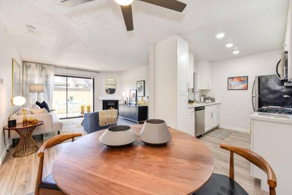 $2,494 / 2br - 967ft2 - Stunning 2 BR-Quartz Counters, Large Closets, Cozy Fireplace (West Lancaster)63829233625475124