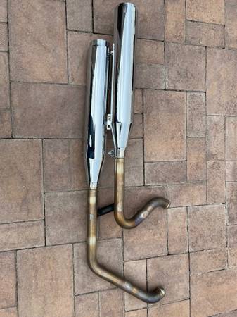 Stock exhaust pipes off of a 2023 breakout 1