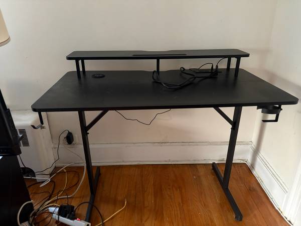 Manual Height Adjustable Standing Desk with Monitor Shelf 1