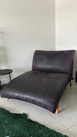 Chaise lounge/couch 1