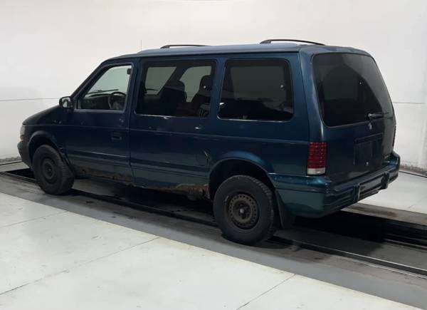 1994 Plymouth Voyager – Minivan en funcionamiento - $2.500 (Rosedale, MD)63470259800835122